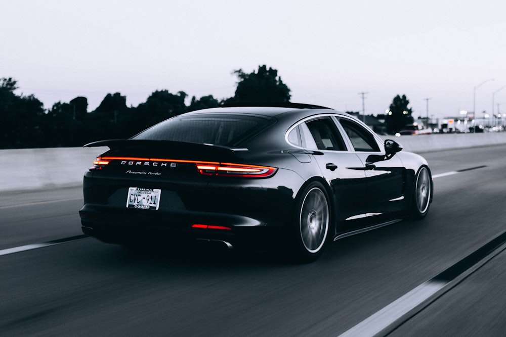 Porsche Panamera en la ruta
